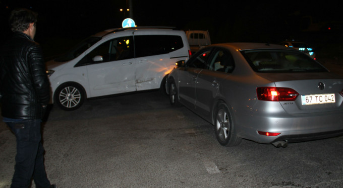 Alkollü sürücü polis aracına çarptı!