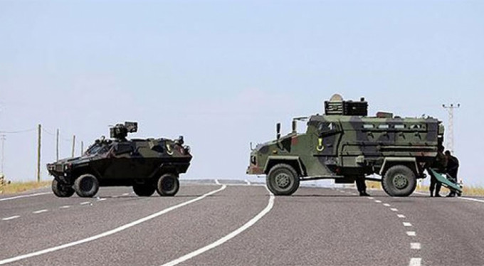 Sınırda zırhlı araç devrildi: 8 asker yaralı