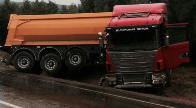 Bursa'da yağmur kaza getirdi! Korku dolu anlar