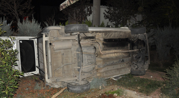 Bursa'da araç köfteciye daldı