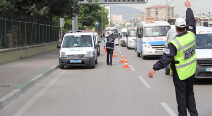 Bursa'da o araç birden durduruldu! İçinden çıkanlar...