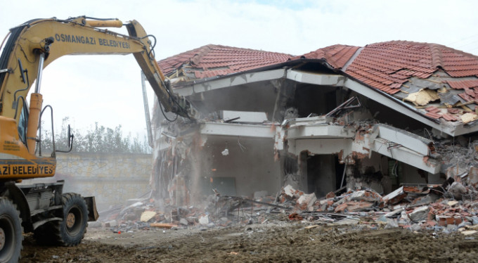 Bursa'da villa yıkımı