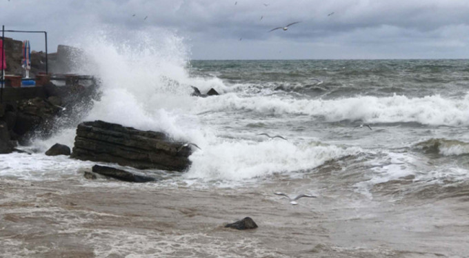 Şiddetli fırtına! dalga boyu 3 metreyi buldu