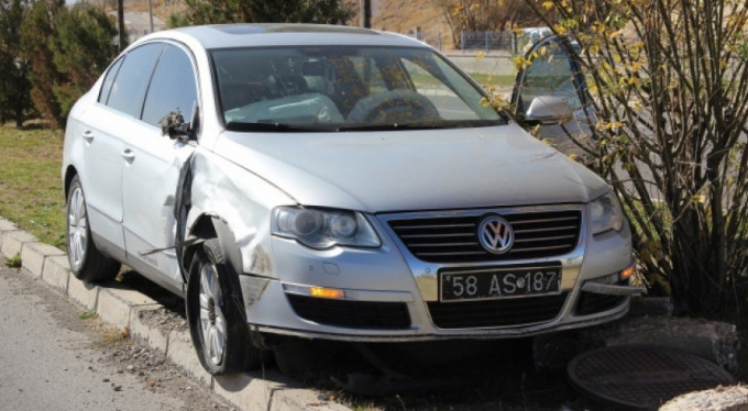Bakan'ın konvoyunda trafik kazası!