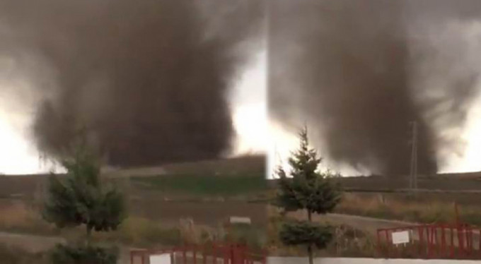 Adana'da korkutan hortum kamerada