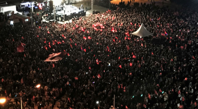 Bursa'da binlerce kişi Cumhuriyet'e sahip çıktı