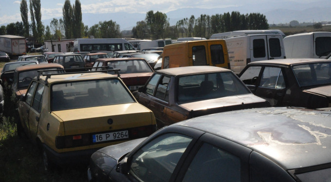 Bursa'da milyonlarca lira çürümeye terk ediliyor...