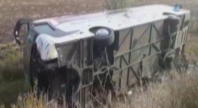 Otobüs devrildi! Ölü ve yaralılar var