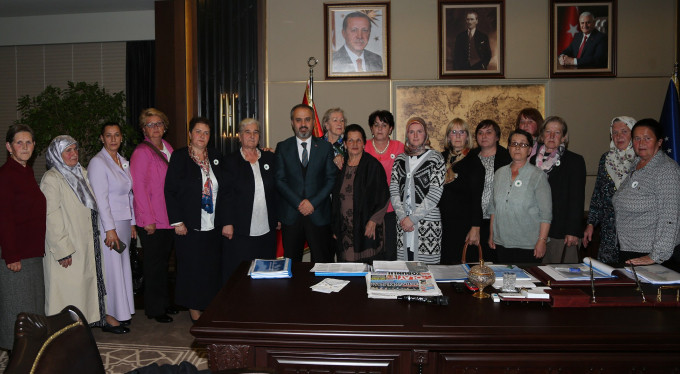 Aktaş'tan 'Srebrenica Anneleri'ne moral