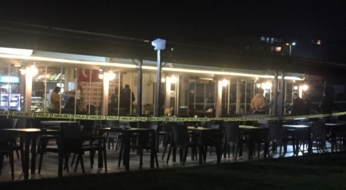 Kafede silahlar konuştu! Ölü ve yaralılar var