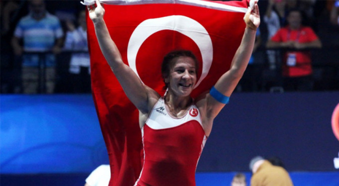 Tacizci sert kayaya çarptı!