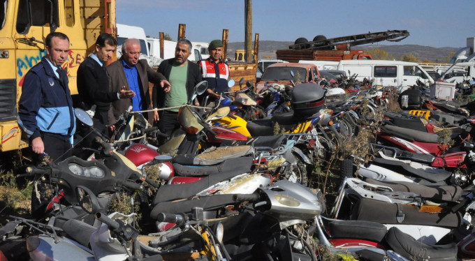 Milli servet Bursa'nın otoparklarında çürüyor