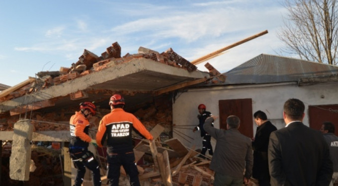 Cami lojmanı inşaatında facia! 1 ölü 7 yaralı