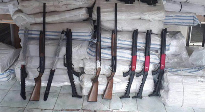 Cephanelik ele geçirildi! Binden fazla...