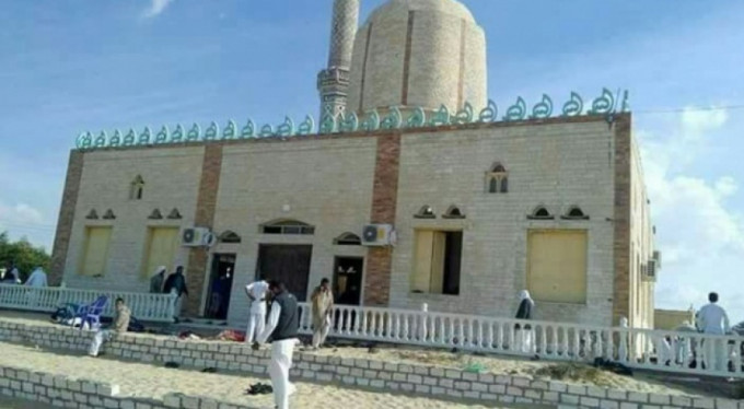 Cami önünde katliam! Bilanço ağır...