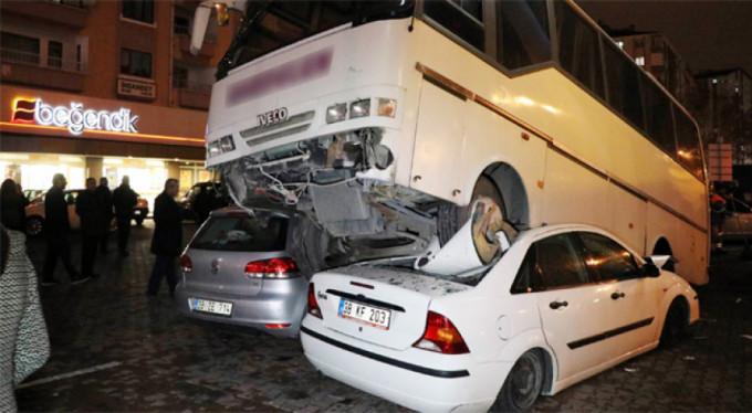 Görülmemiş kaza! Vatandaşlar hayrete düştü