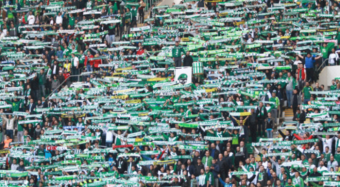 Bursaspor tribünleri Naim Süleymanoğlu'nu unutmadı...