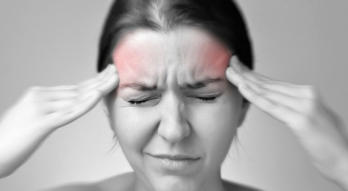 Baş ağrısını elle tedavi etmek mümkün