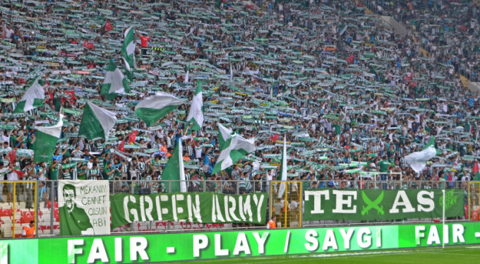 Bursa'da bayrak krizi çözüldü!