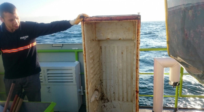 Bu da oldu... Denizden buzdolabı çıktı!