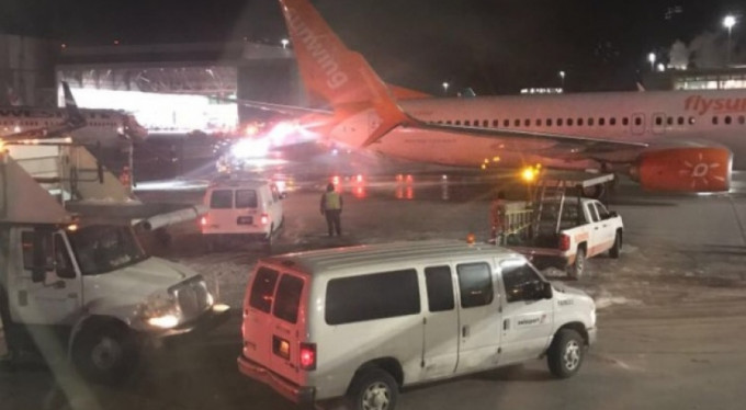 Havalimanında iki uçak çarpıştı!