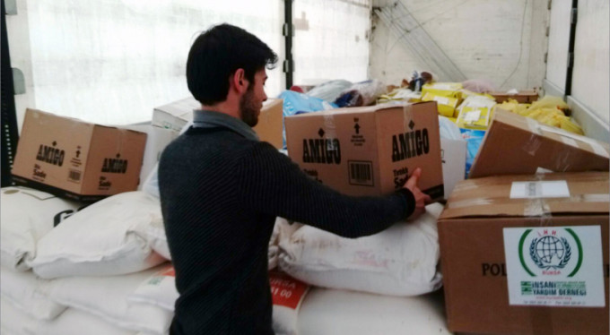 Bursalı öğrencilerden Suriye'ye yardım TIR'ı