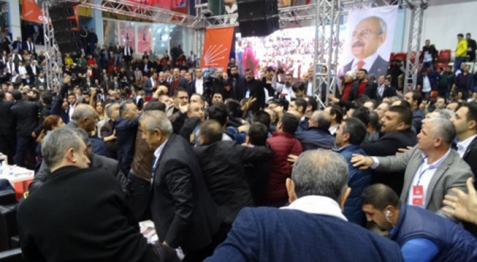 CHP Kongresi'nde yumruklar konuştu!