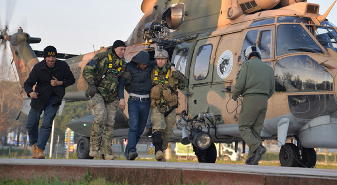Büyük panik! Hastaneye böyle getirildiler...