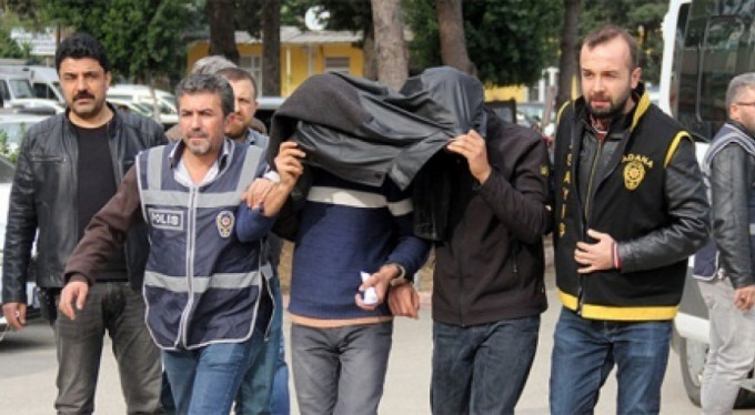 Bıçaklayıp ölmesini beklediler!