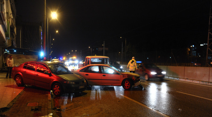 Bursa'da zincirleme kaza! 9 araç birbirine girdi...