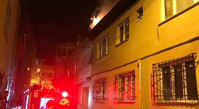Bursa'da yangın! Mahalleli sokağa döküldü...
