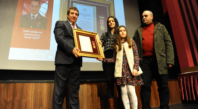 Bursa'da şehit yakınları ve gazilere madalya