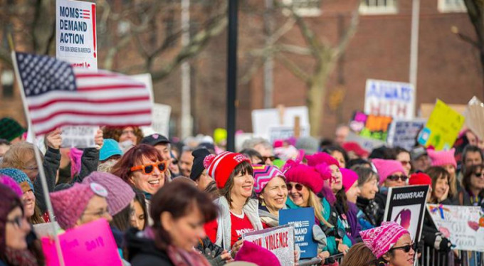 ABD'de yüz binlerce kadından Trump protestosu!