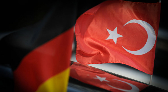 Bizim tanklarımızla vurmayın!