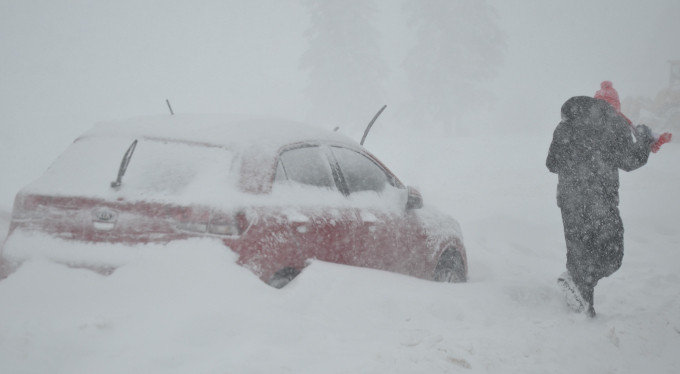 Uludağ'da yoğun kar fırtınası!