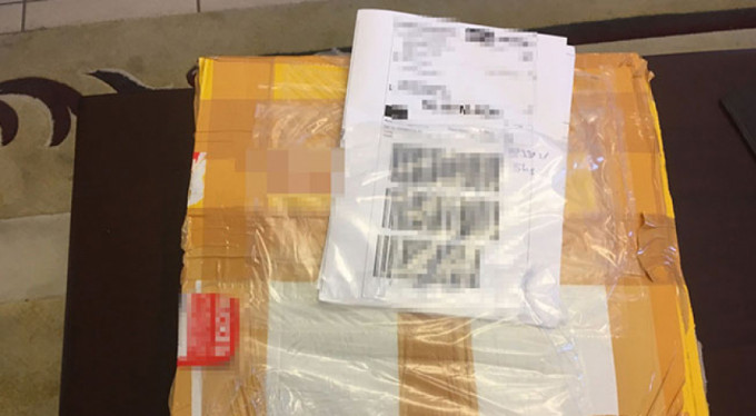 Cep telefonu beklediği kargodan bakın ne çıktı!