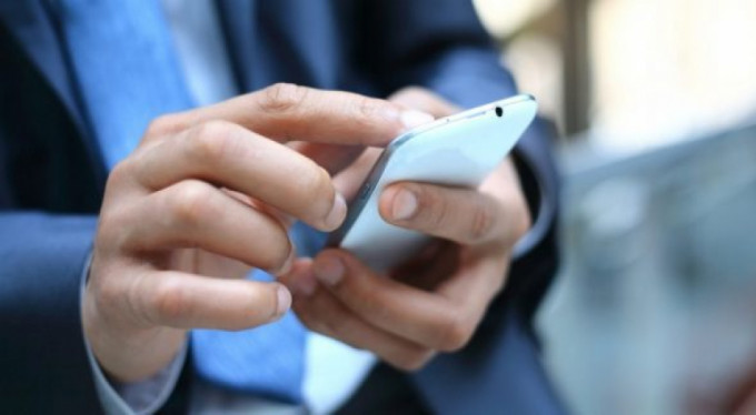 Başına gelmeyen kalmadı! Cep telefonuna gelen linke tıkladı....