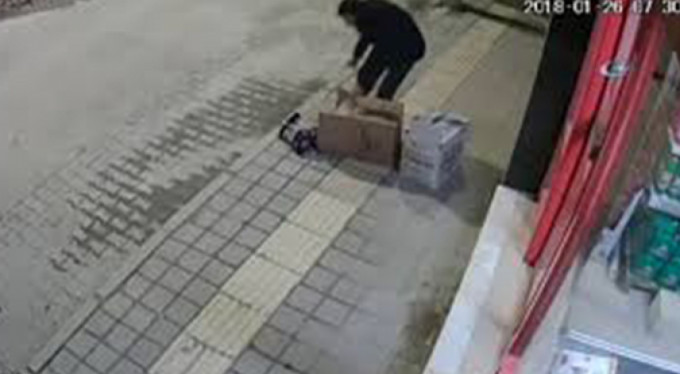 Harçlığı az buldu, babasının dükkanını soydu!