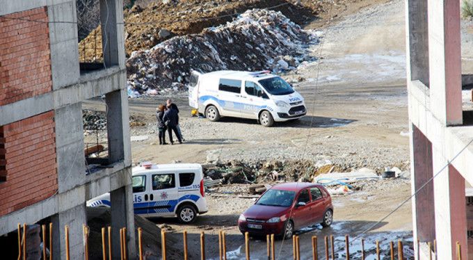 Daire almaya gittiği inşaattan düşüp hayatını kaybetti!