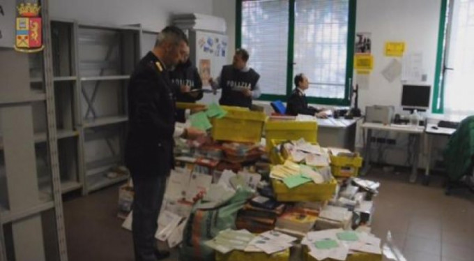 Mektupları yıllarca sakladı! O postacı...