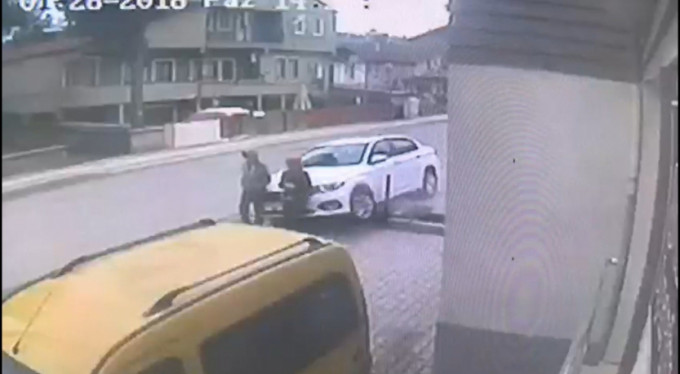 Ehliyetsiz sürücü dehşet saçtı!