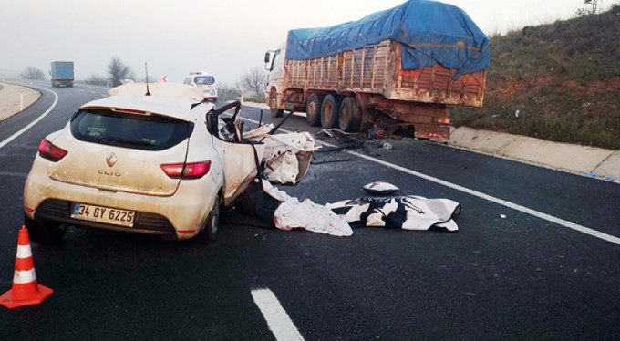 Bursa-Çanakkale yolunda facia! Anne ve oğlu aynı anda...