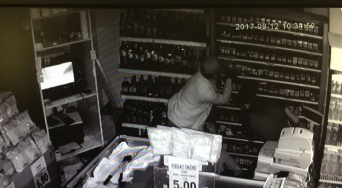 Bursa'da aynı gecede iki marketi soydular!