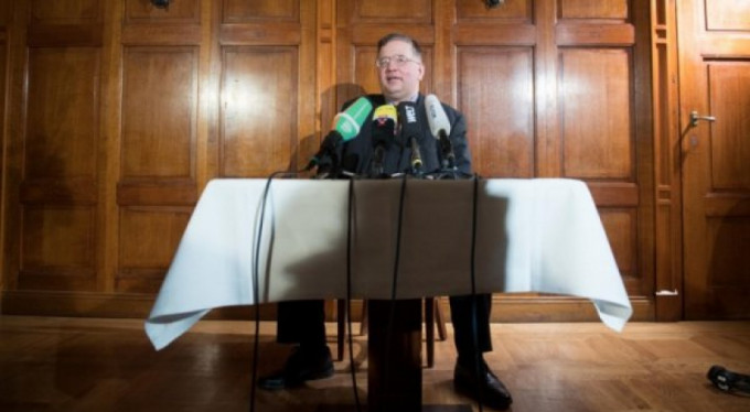 Müslümanlığı seçen Alman vekile tehdit!