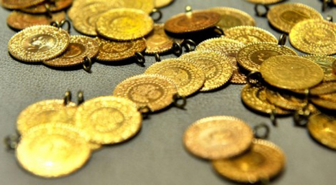 Saniyeler içinde 2 kilo altın çaldı!