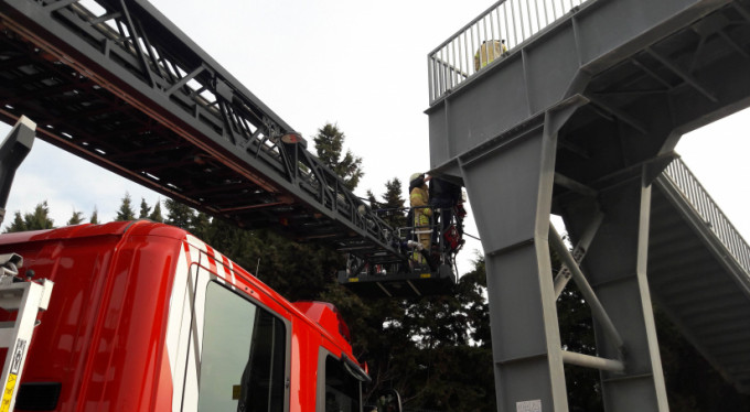 Köprüde kan donduran görüntü!