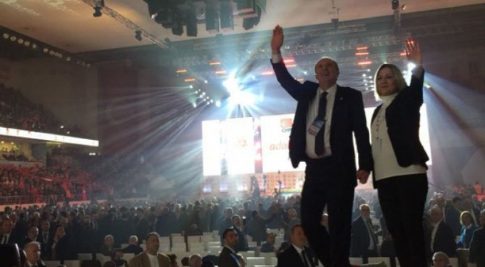 Muharrem İnce'ye şok! Salona girdiği anda...