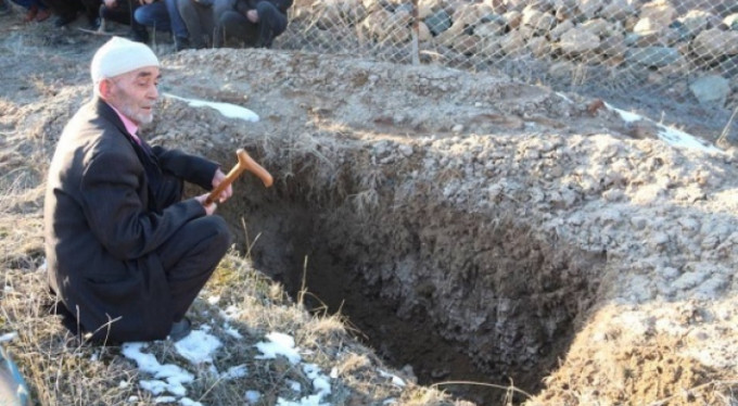 Öldü diye mezarını kazdılar ama...