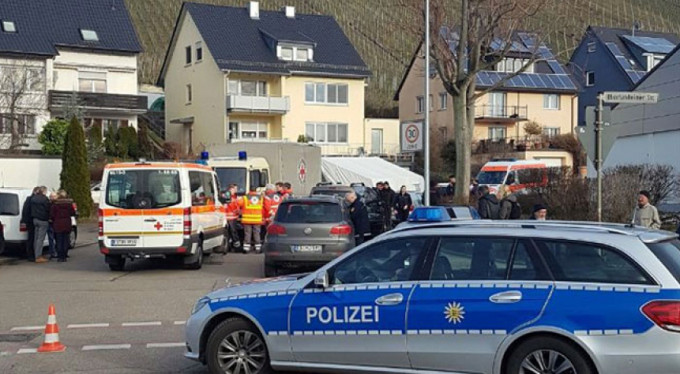 Almanya'da Türk aile evlerinde ölü bulundu!