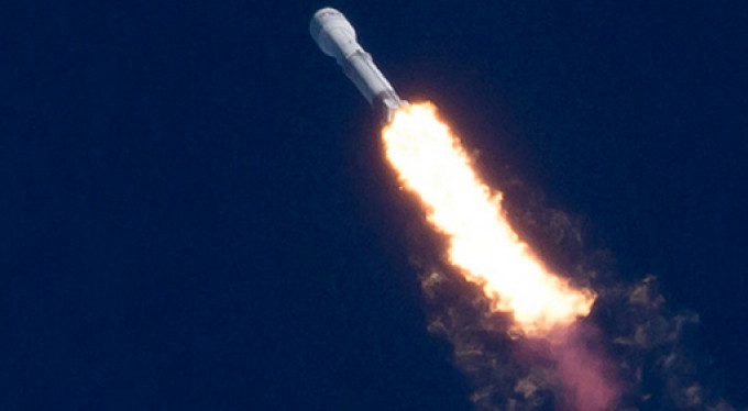 Falcon Heavy fırlatıldı! Mars'a yolculuk başladı